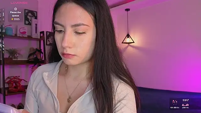 Miller Vanessa  online show from April 1, 8:50 pm