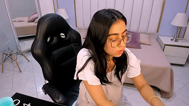 lucelly 15 online show from February 9, 12:18 pm