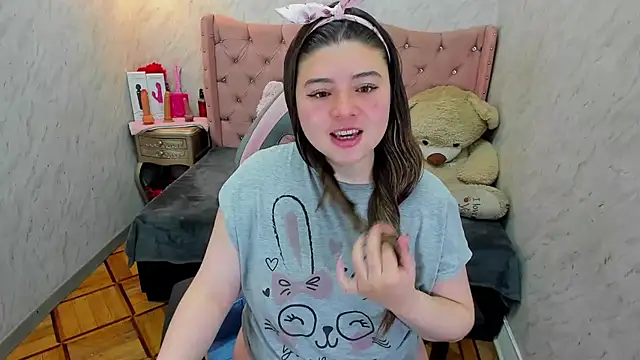 Lianngrace online show from April 7, 1:46 pm