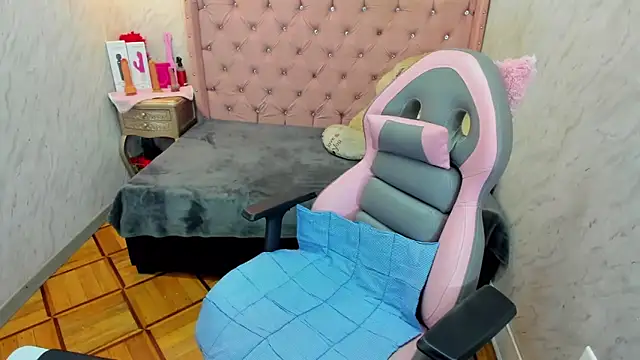 Lianngrace online show from March 19, 2:21 pm