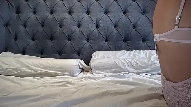 Snapshot of eatmypie69 chatting on October 31, 10:52 am eatmypie69 online show from October 31, 10:52 am