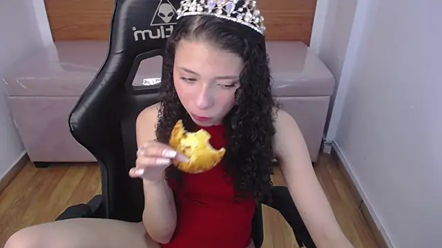 Snapshot of danatella_a chatting on September 17, 1:09 pm danatella a online show from September 17, 1:09 pm