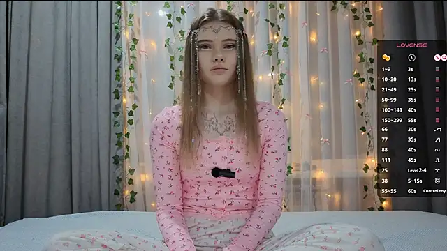 CarolinePepper online show from January 11, 2:11 pm