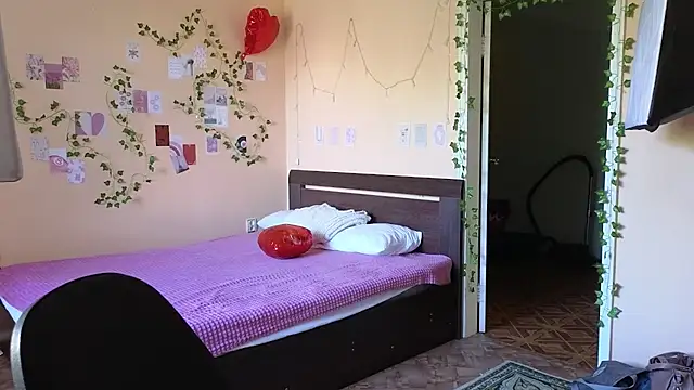 Sandra Snowflake online show from June 8, 11:55 am