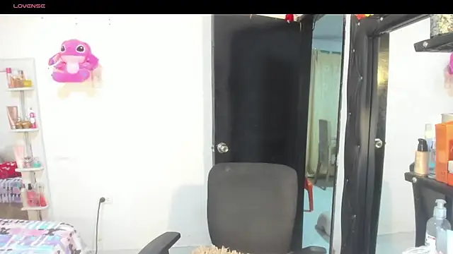 Snapshot of Ladyy_Sweet22 chatting on September 22, 9:08 am Ladyy Sweet22 online show from September 22, 9:08 am