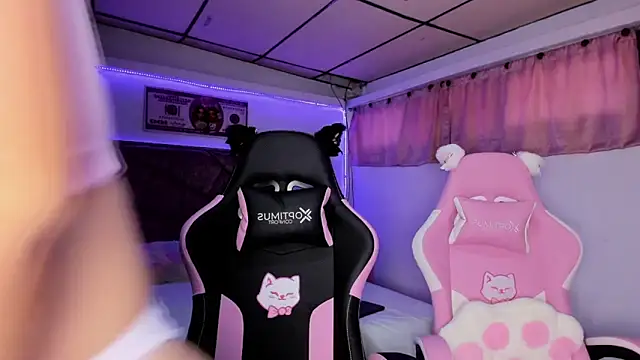 Cristal Smith20 online show from March 4, 2:01 pm