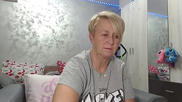 RosesandLillies online show from April 11, 3:59 pm