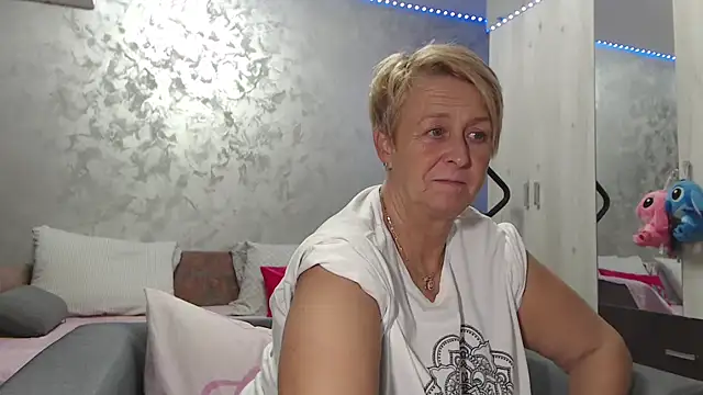 RosesandLillies online show from April 15, 5:35 pm