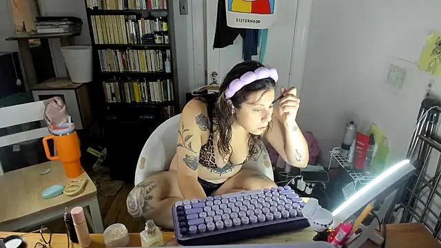 Snapshot of Rosiee69_ chatting on October 11, 6:32 pm Rosiee69  online show from October 11, 6:32 pm