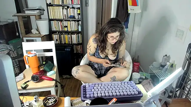 Snapshot of Rosiee69_ chatting on October 18, 3:26 pm Rosiee69  online show from October 18, 3:26 pm