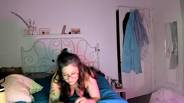 Snapshot of Rosiee69_ chatting on September 23, 11:03 pm Rosiee69  online show from September 23, 11:03 pm