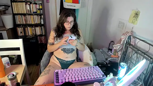 Rosiee69  online show from November 3, 9:19 pm