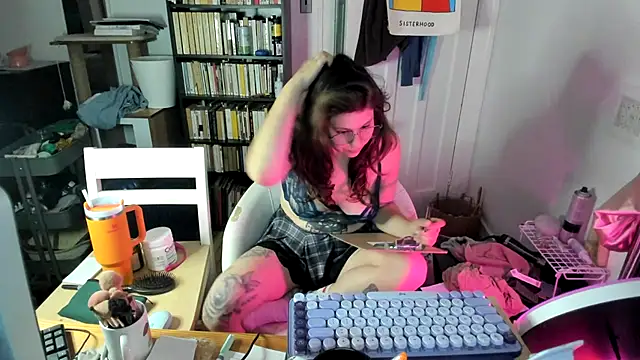 Snapshot of Rosiee69_ chatting on October 28, 9:19 pm Rosiee69  online show from October 28, 9:19 pm