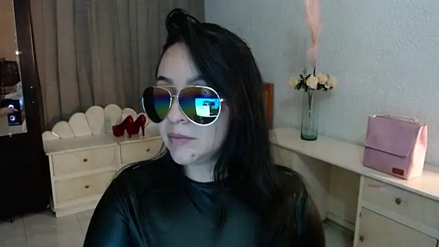 EngelCristaly online show from February 1, 8:02 am