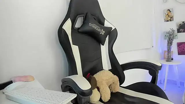 agaataa  online show from September 12, 11:23 pm