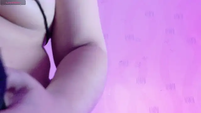 innocenthazel online show from December 16, 3:12 am