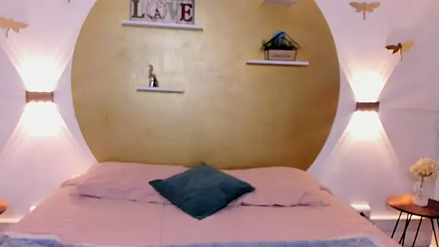 Selene bennet online show from April 18, 3:42 am