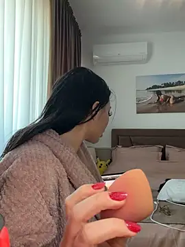 Mia Splash online show from December 19, 12:52 pm