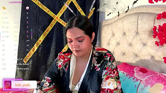 Leah yuah  online show from October 18, 9:23 am