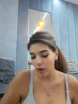 Bella Posh online show from October 12, 7:44 am