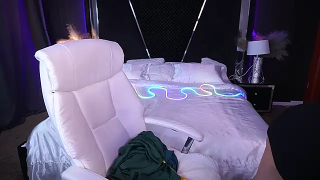 LilyFoxyy online show from October 27, 2:01 pm