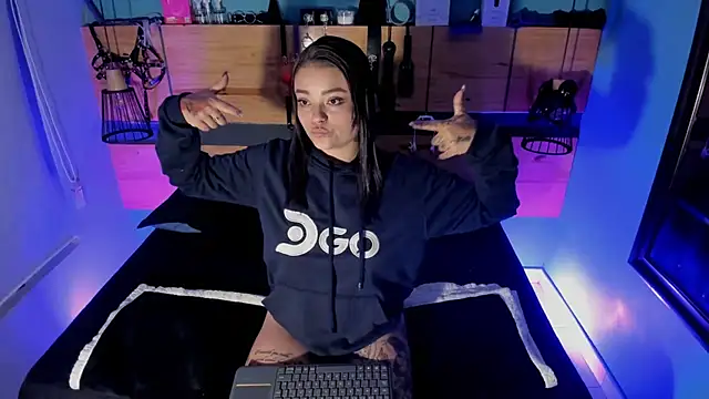 ChloeAllennn online show from April 11, 9:13 am