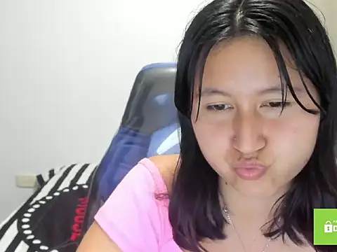 Snapshot of xoxo_kiitty chatting on October 8, 3:44 am xoxo kiitty online show from October 8, 3:44 am