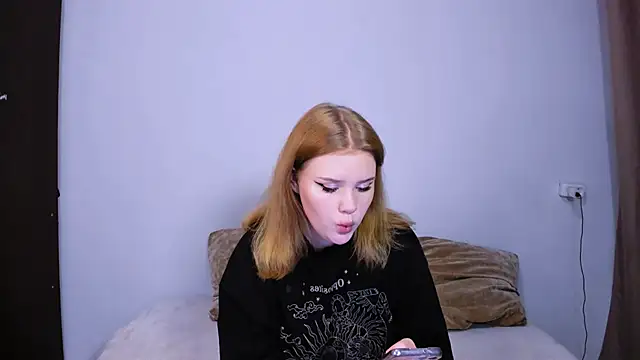 Snapshot of LaseyMoon chatting on September 30, 11:09 pm LaseyMoon online show from September 30, 11:09 pm