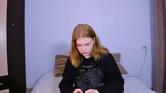 Snapshot of LaseyMoon chatting on October 12, 1:41 am LaseyMoon online show from October 12, 1:41 am