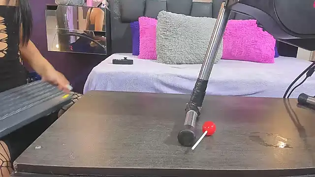 EMYCLARK01 online show from April 16, 2:23 am