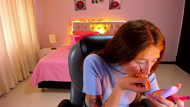 Emily Warren  online show from February 5, 8:34 pm