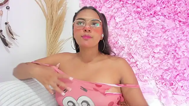 Melodymoore  online show from February 5, 9:29 pm