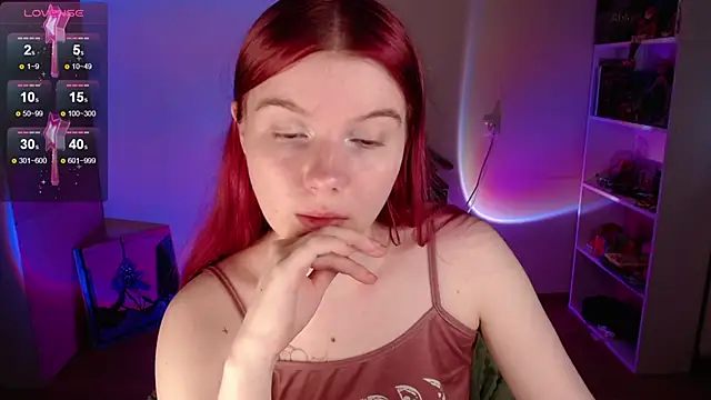 Snapshot of Strawberry_juli chatting on October 21, 2:15 am Strawberry juli online show from October 21, 2:15 am