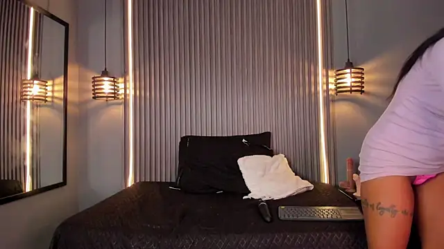 alahia betancurx online show from October 9, 3:38 pm