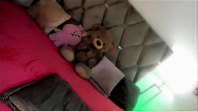 yaneycam online show from March 29, 1:10 pm