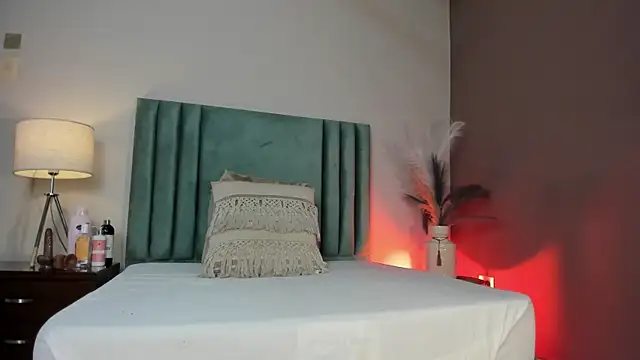 SeleneLujan online show from March 27, 11:44 am