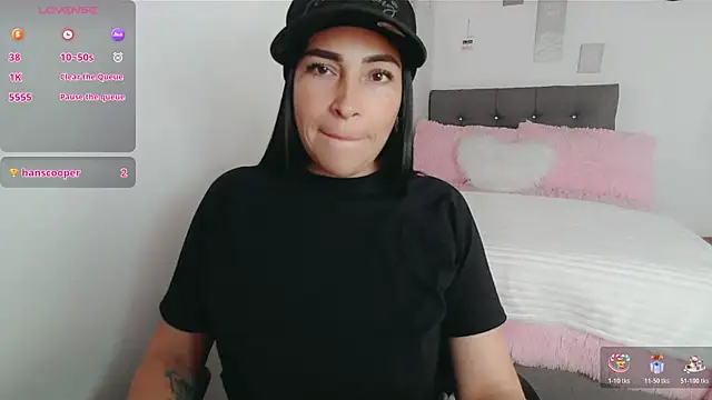 luna lgomez  online show from December 17, 1:37 pm