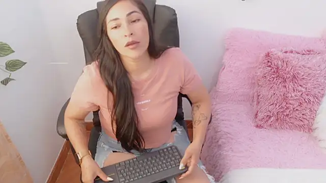 luna lgomez  online show from May 29, 12:14 pm
