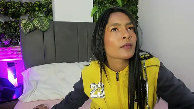 Fernanda liie  online show from October 30, 12:50 pm