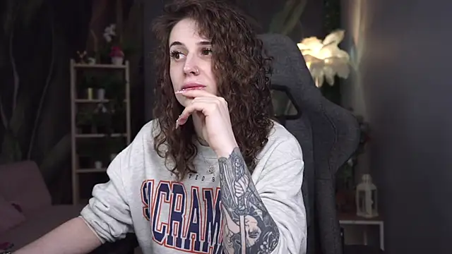 OliviaMcClean online show from April 30, 11:19 pm