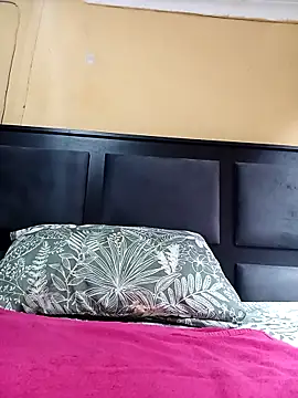 JuicyMilkyTizzy online show from March 4, 8:10 am