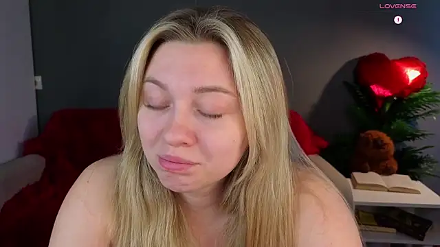 christie luv online show from February 20, 11:12 am