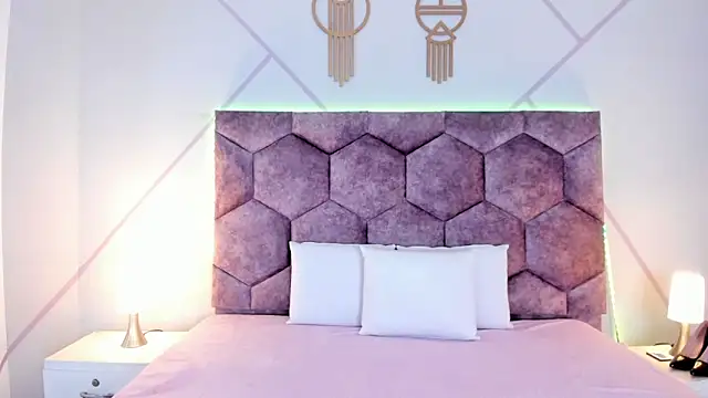 aurora collinss  online show from November 23, 1:02 pm