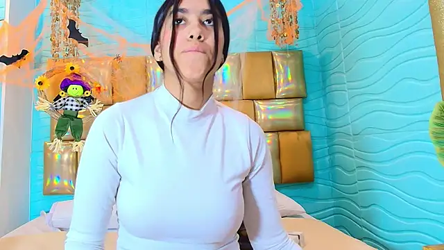 Mia Montess online show from October 28, 3:07 pm