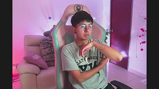 tommy blue online show from October 1, 12:37 am