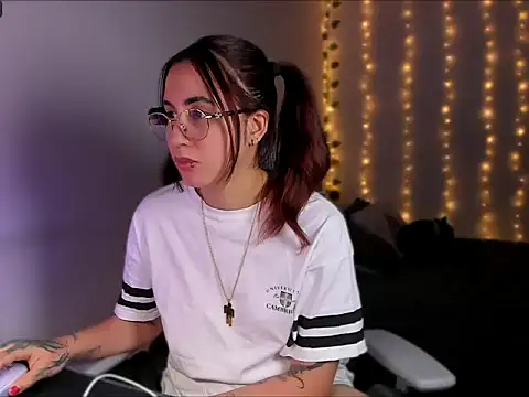 Snapshot of Camil_Lee chatting on October 29, 4:28 am Camil Lee online show from October 29, 4:28 am