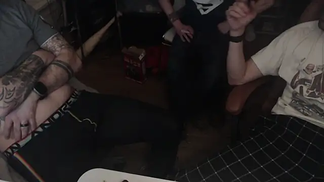 weknowourworth6999 online show from December 19, 4:59 am