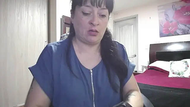 mia florens online show from May 13, 3:45 am