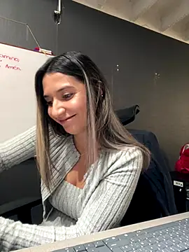 Isabella Varella online show from November 21, 1:24 pm