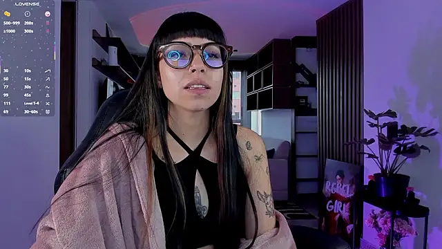 Saraa Desiree online show from February 2, 9:03 pm